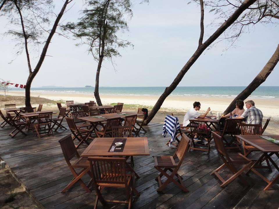 Samsuria Beach Apartment Resort Cherating Dış mekan fotoğraf